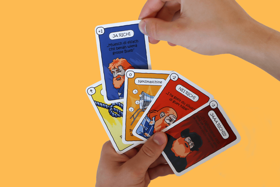 Richi das Kartenspiel Karten in Hand